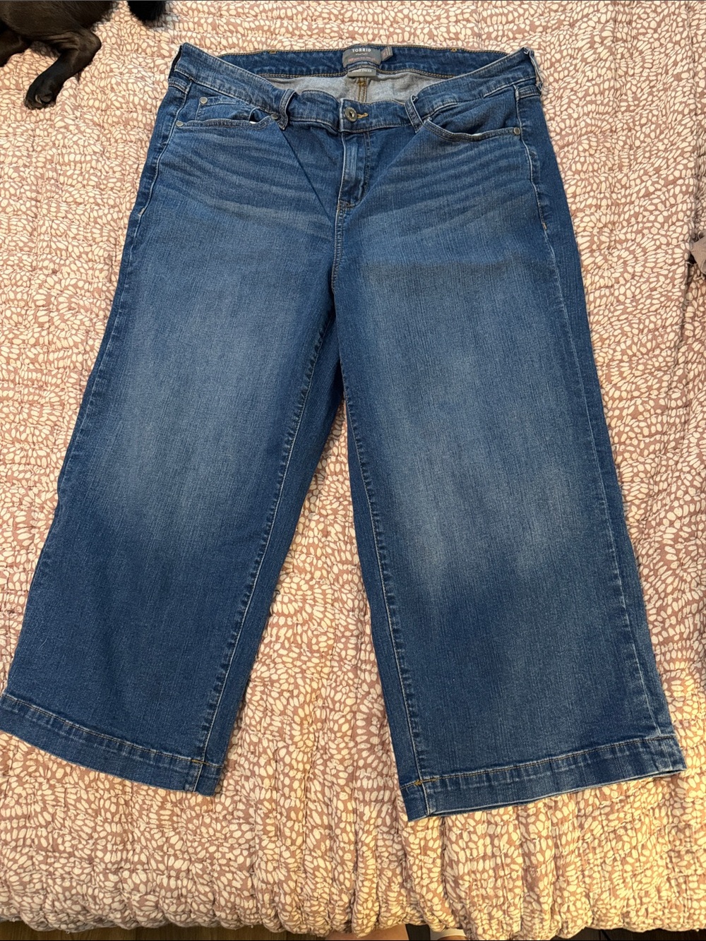 torrid Wide-Leg Cropped Jeans in Blue